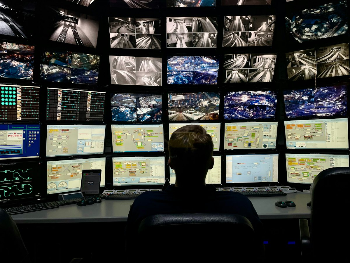 Agentes que enganam seus supervisores: o alerta do METR para empresas